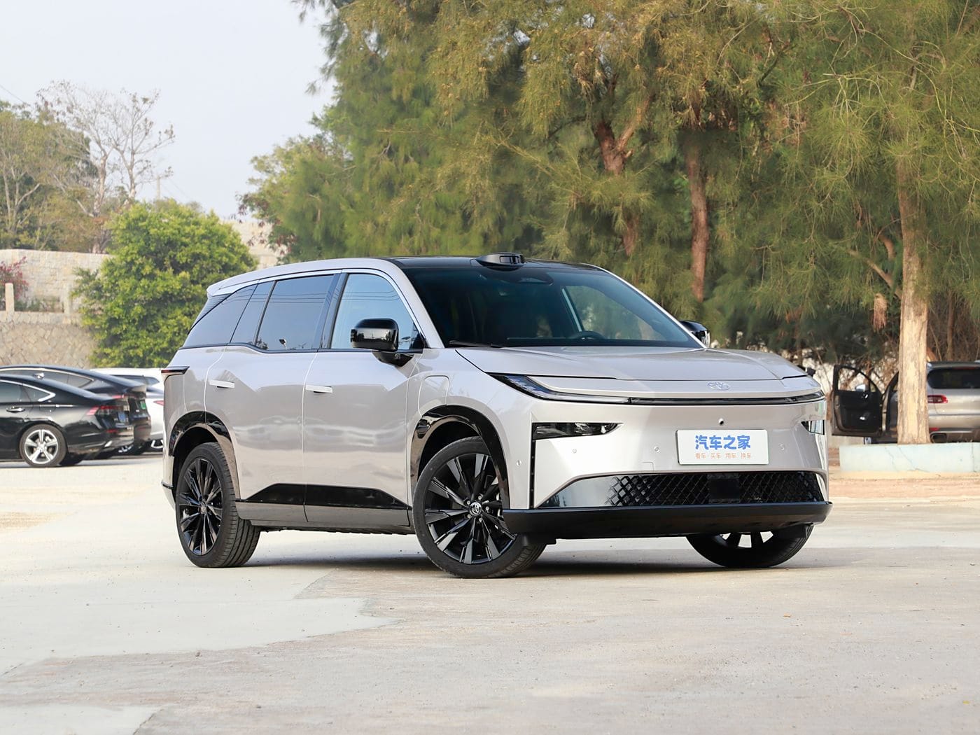 2025 Toyota Bz3x Image 2